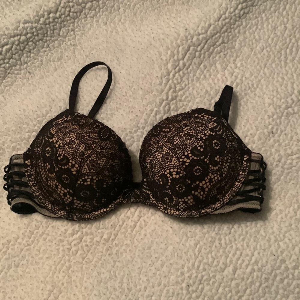 NWOT Beautiful Victoria’s Secret Very Sexy Push-Up Bra